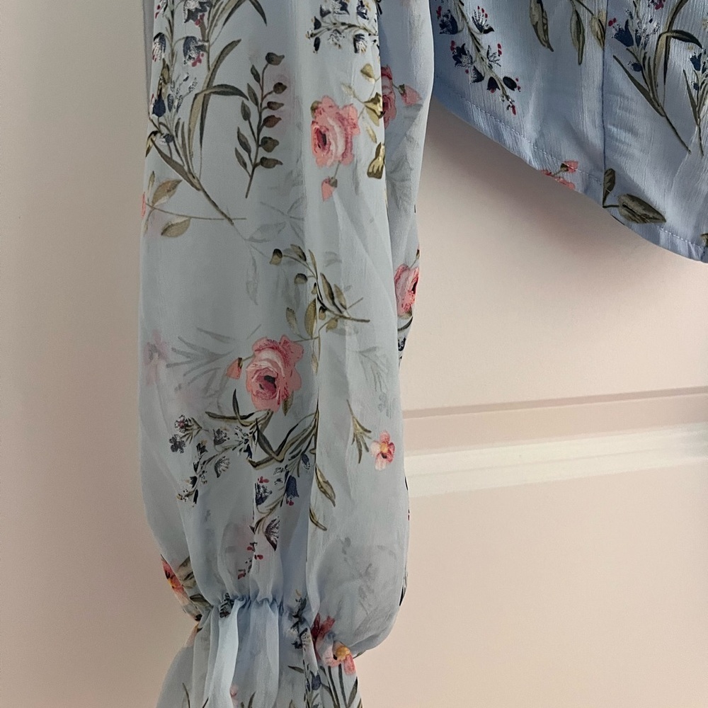 Floral Blue Women's Crop Top Size M. NWT - Picture 10 of 12